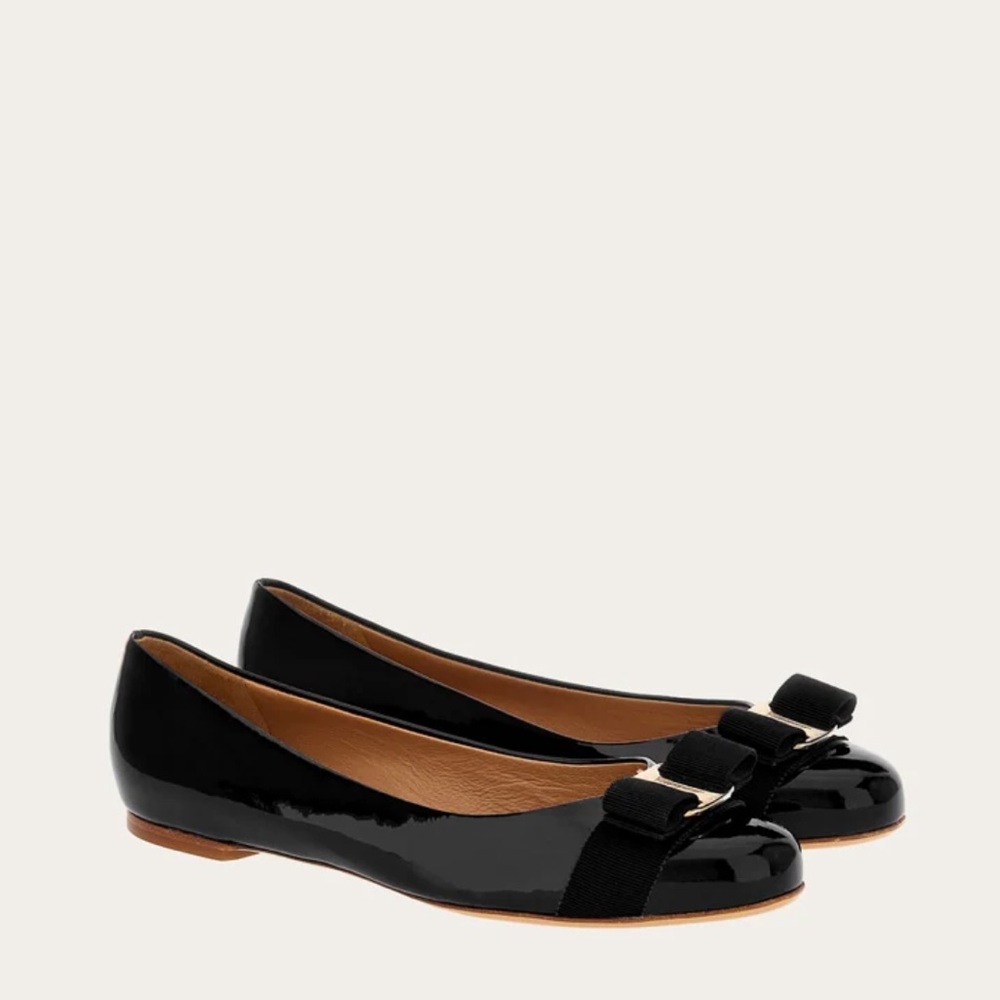Like new Ferragamo Salvatore Black Patent Leather Vara Bow Ballet Flats - Picture 2 of 7